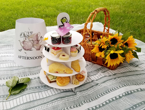 cardboard-tea-caddy-served-at-a-picnic-outdoors-queen-of-hearts-tea-house-kitchener